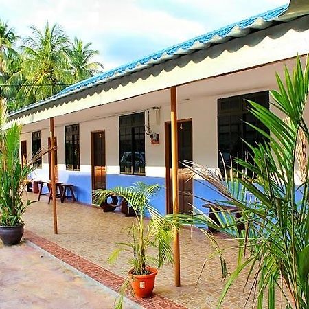 Rose Inn Motel Kuah Exterior photo