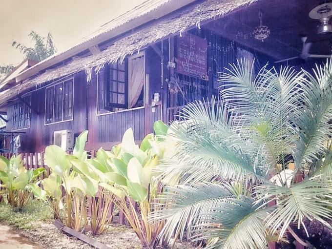 Rose Inn Motel Kuah Exterior photo