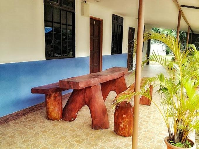 Rose Inn Motel Kuah Exterior photo