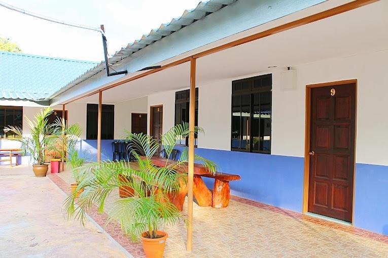 Rose Inn Motel Kuah Exterior photo