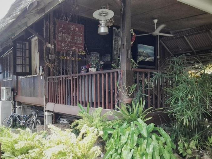 Rose Inn Motel Kuah Exterior photo