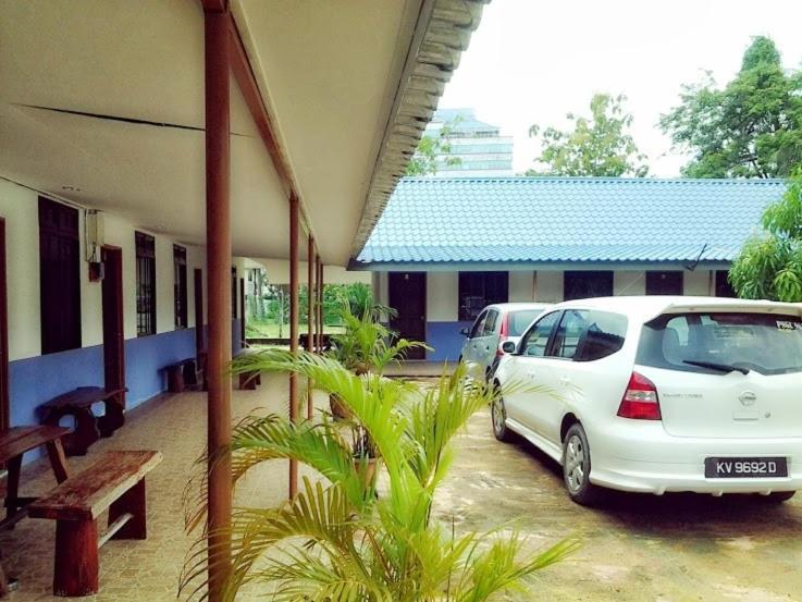 Rose Inn Motel Kuah Exterior photo