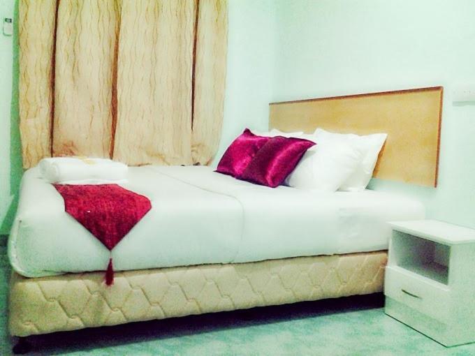 Rose Inn Motel Kuah Room photo